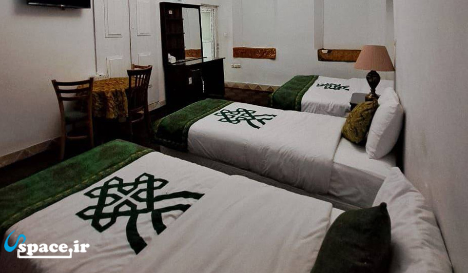 نمای داخلی اتاق 3 تخته هتل سنتی پارسیک - یزد