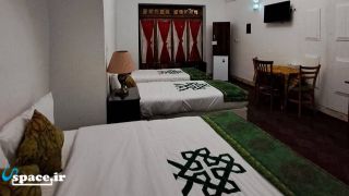 نمای داخلی اتاق 4 تخته هتل سنتی پارسیک - یزد